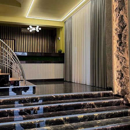 Hotel Sorelo Питешти Экстерьер фото