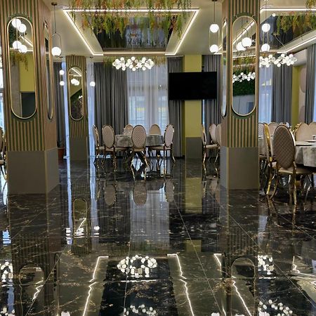 Hotel Sorelo Питешти Экстерьер фото