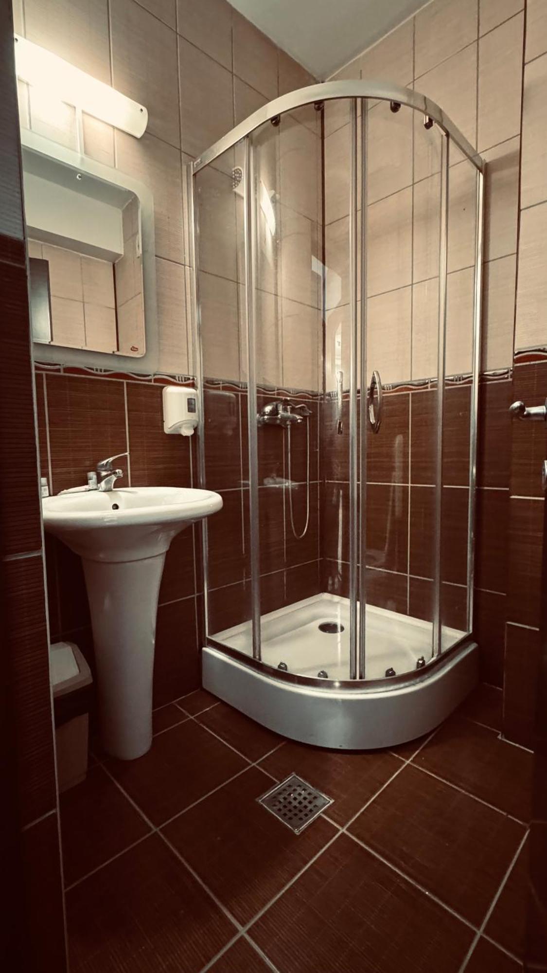 Hotel Sorelo Питешти Экстерьер фото